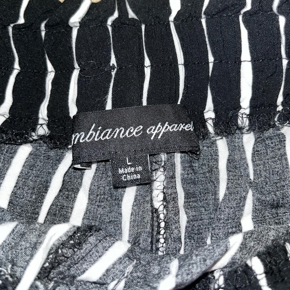 Women’s striped shorts - Picture 8 of 11